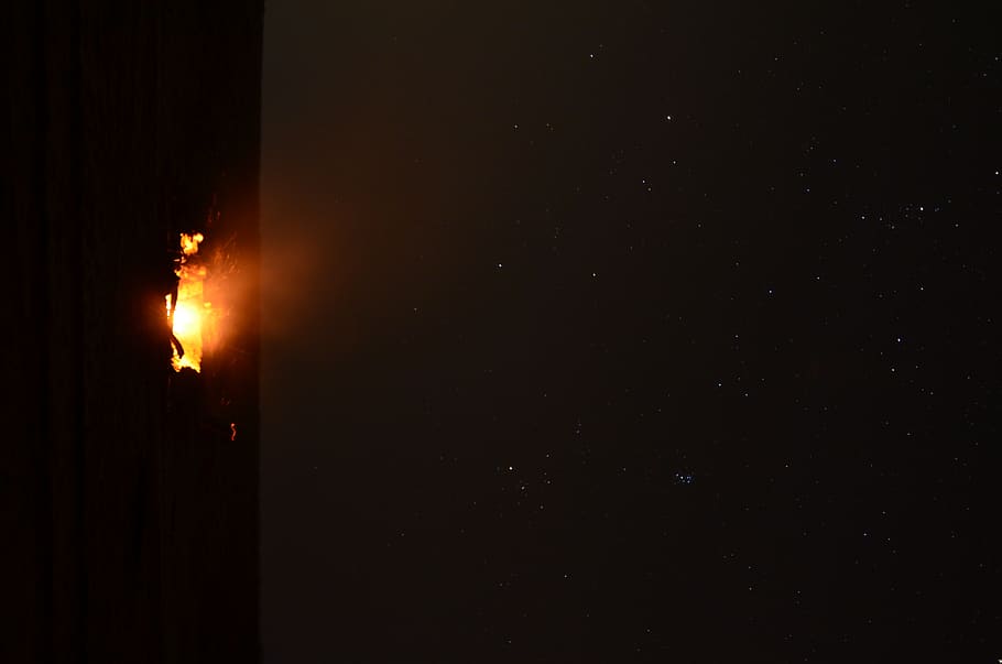 fire, stars, beach, night, camp, outdoor, sky, illuminated HD wallpaper