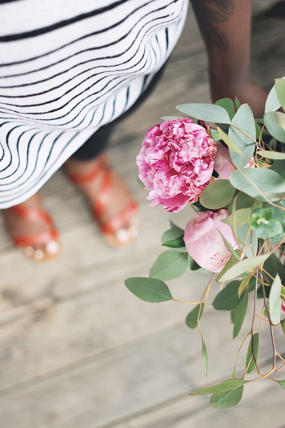 greenery, eucalyptus, peonies, peony, floral, flower, woman, HD wallpaper