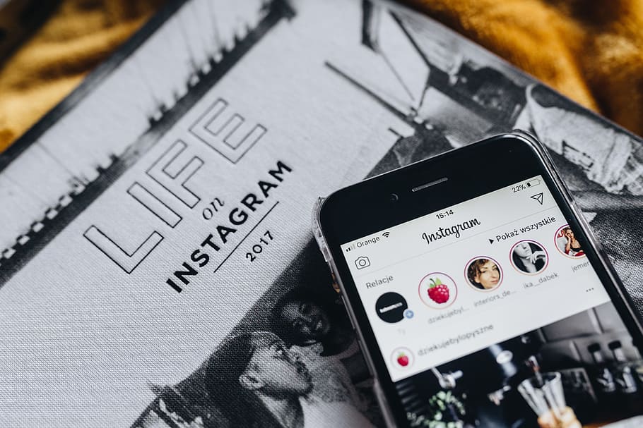 Life on Instagram Book and Vintage Cameras, old, social media HD wallpaper