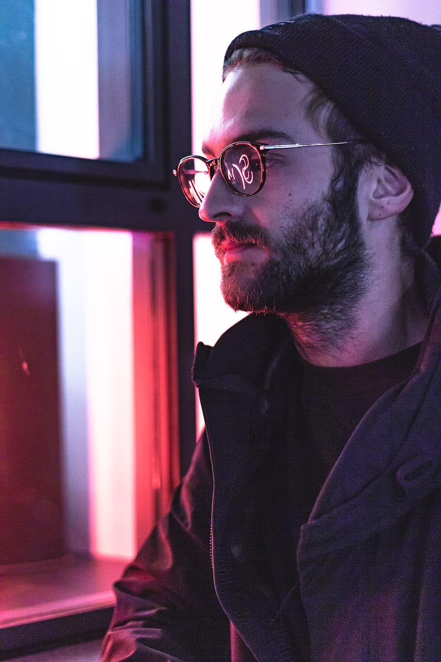 man looking at window, glasses, beard, one person, facial hair HD wallpaper