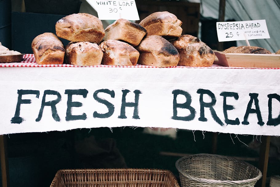 Fresh Bread on Tray, baked, baskets, breads, delicious, food HD wallpaper