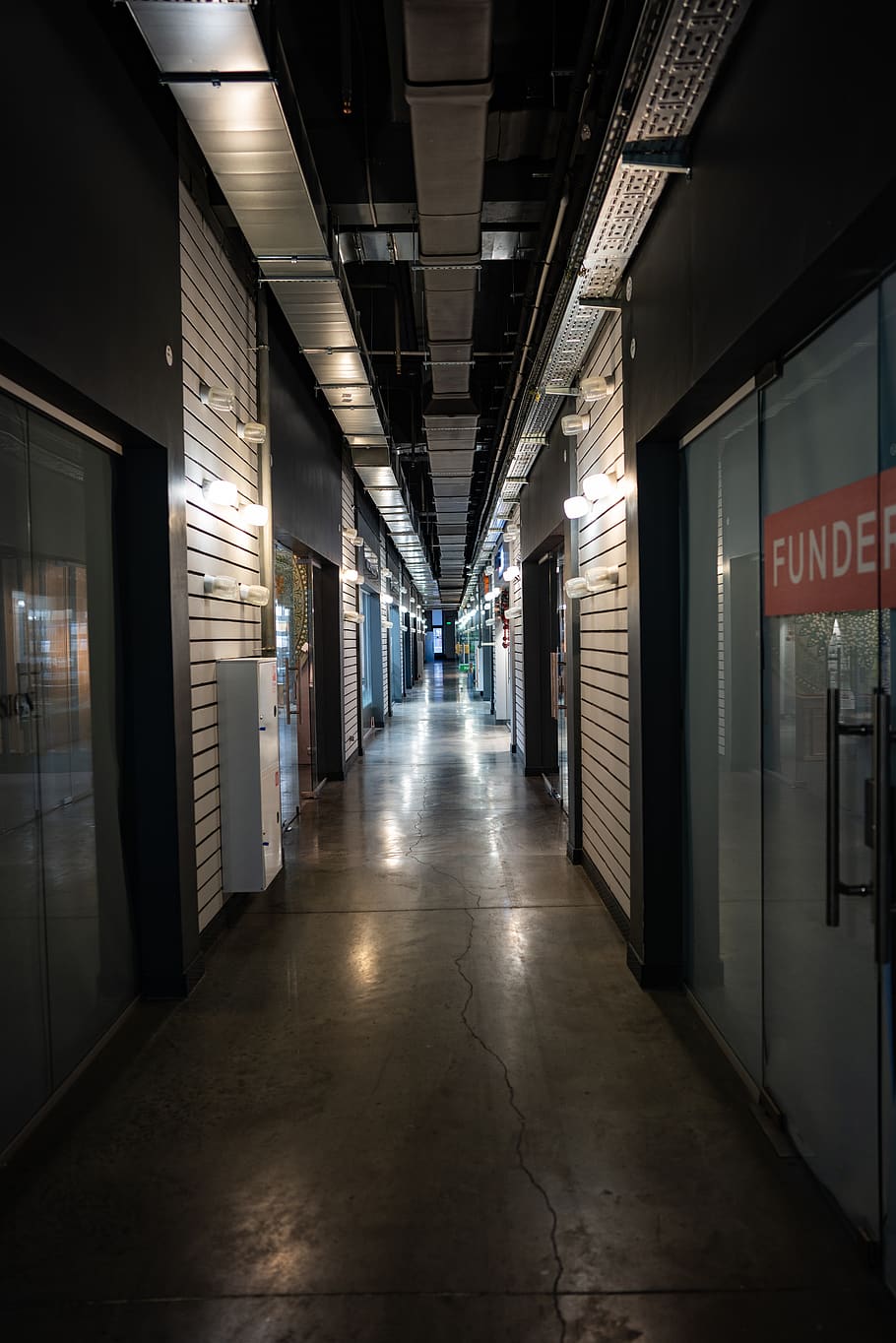 closed stores on pathway in building, corridor, flooring, light HD wallpaper