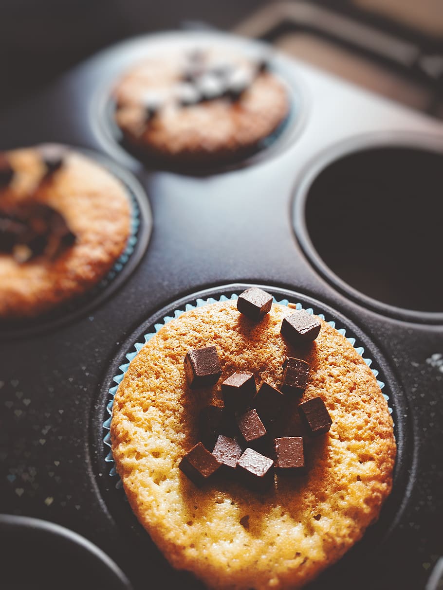 Cupcake With Chocolate Chunks on Top, bake, baked, bakery, baking HD wallpaper