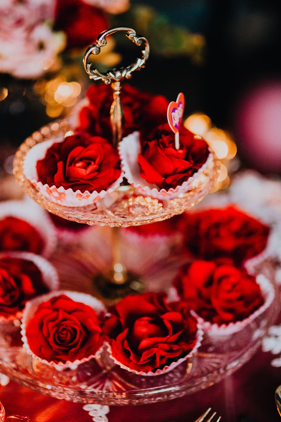 Table Decorations & Flowers for Valentine, love, romantic, HD wallpaper