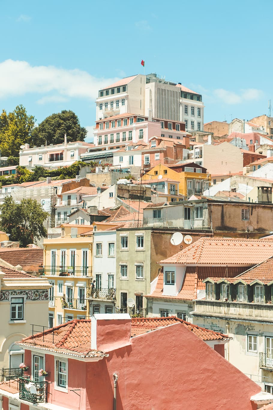houses under clear sky, building, cityscape, rooftop, cliff, architecture HD wallpaper