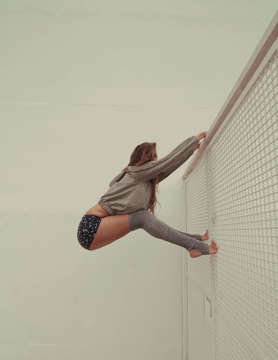 Women's Black and White Long Sleeve Dress, active, agility, balance HD wallpaper