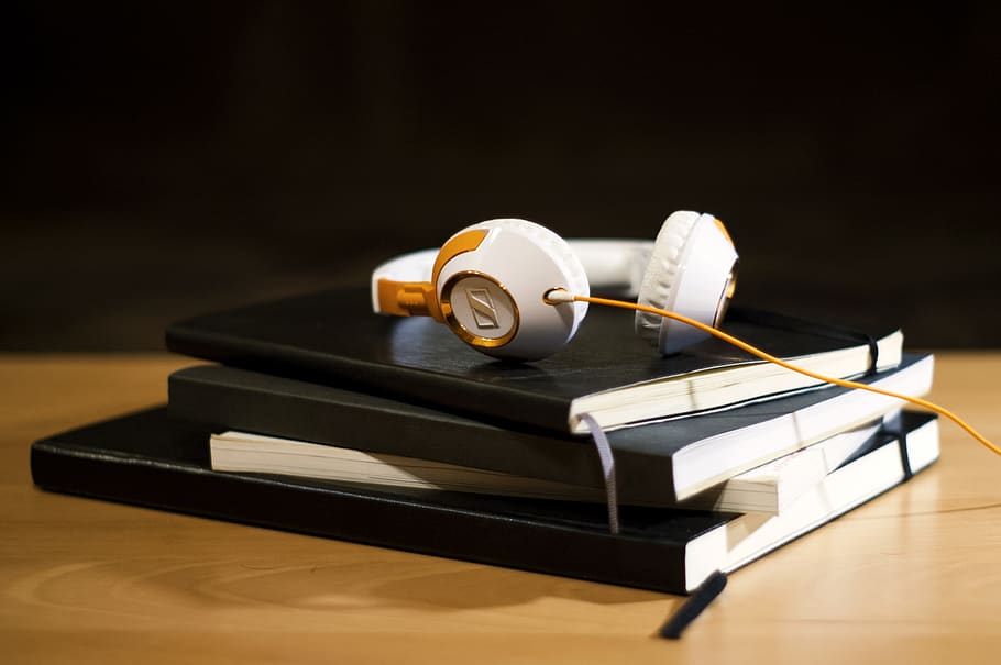 headphones, notepad, notebook, objects, audio, indoors, studio shot HD wallpaper