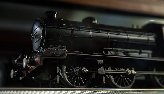 black-train-scale-model-thumbnail.jpg