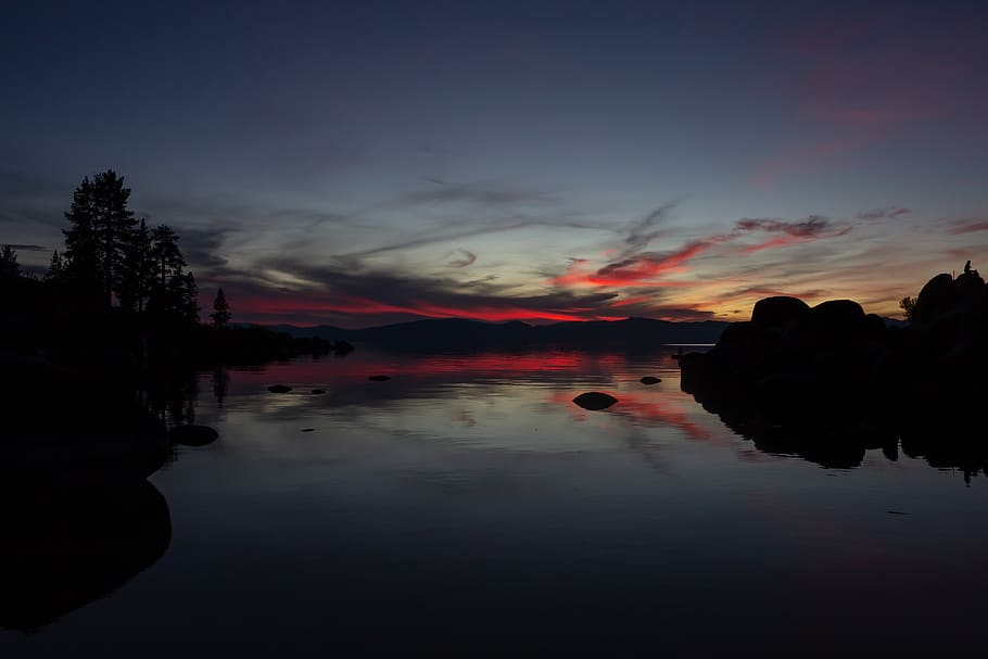 Calm Large Body of Water at Nighttime, backlit, dawn, evening HD wallpaper