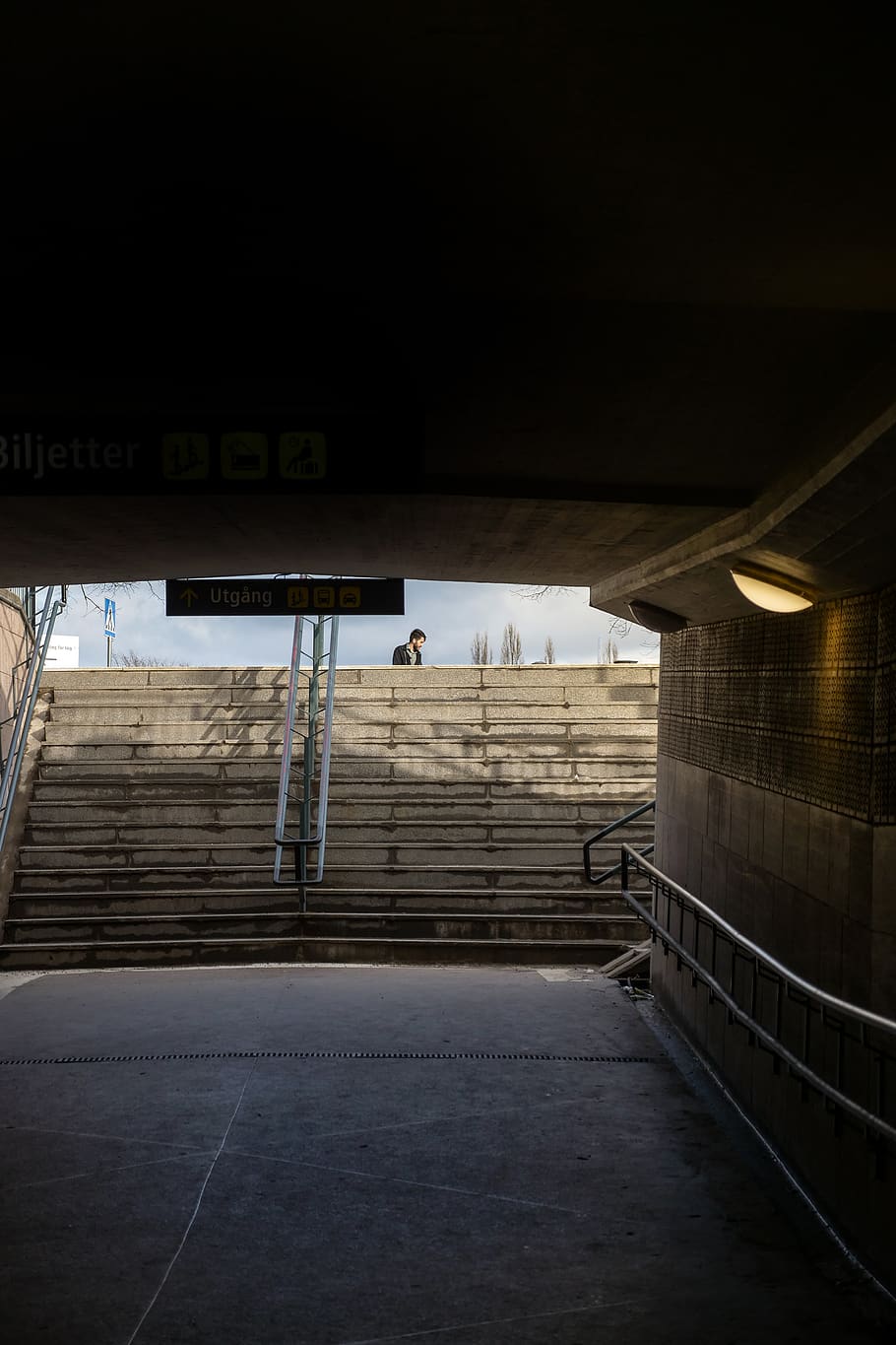 sweden, falköping, subway, train, station, stairs, guy, rails HD wallpaper