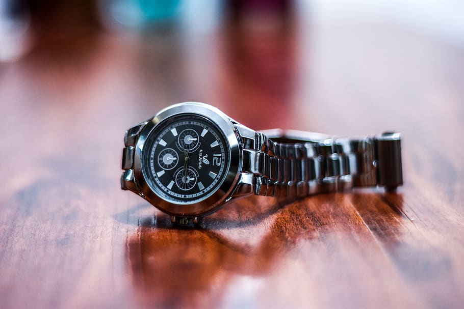 clock, bracelet, time, hour, hours, minutes, elegant, close-up HD wallpaper