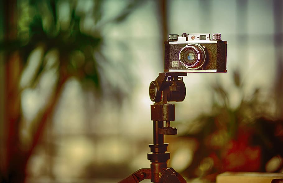 camera on stand, focus on foreground, technology, photography themes HD wallpaper