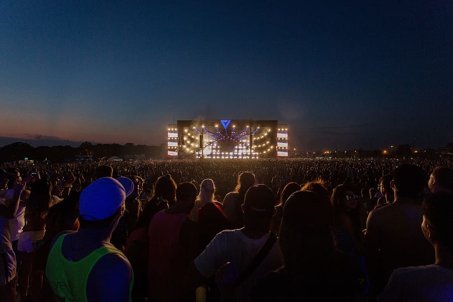 Group of Person Watching Concert Outdoors, audience, crowd, dark HD wallpaper