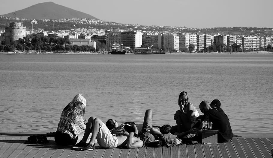 group, leisure, relax, rest, chill-out, friends, friendship HD wallpaper