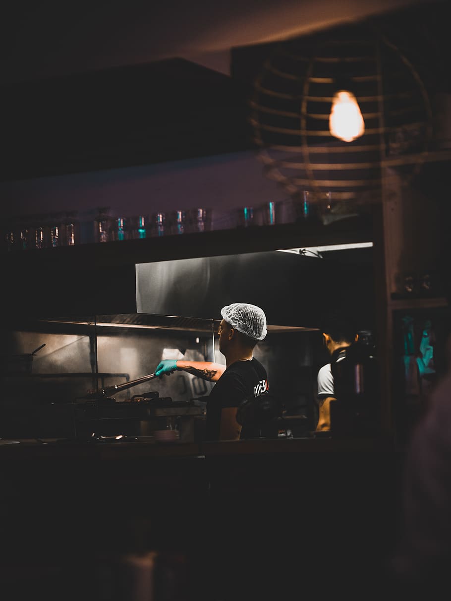 Man Cooking at the Kitchen, action, dark, display, glasses, light HD wallpaper
