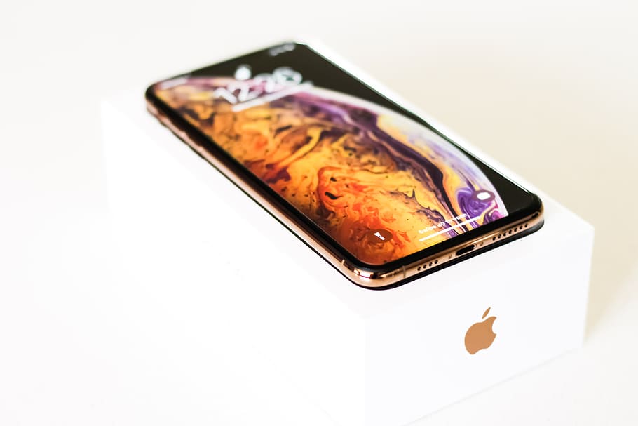 HD wallpaper: gold iPhone Xs with box, apple, tech, technology, smartphone  | Wallpaper Flare