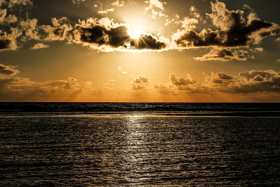 Sun Covered With Clouds Above Sea, beach, dawn, horizon, idyllic HD wallpaper
