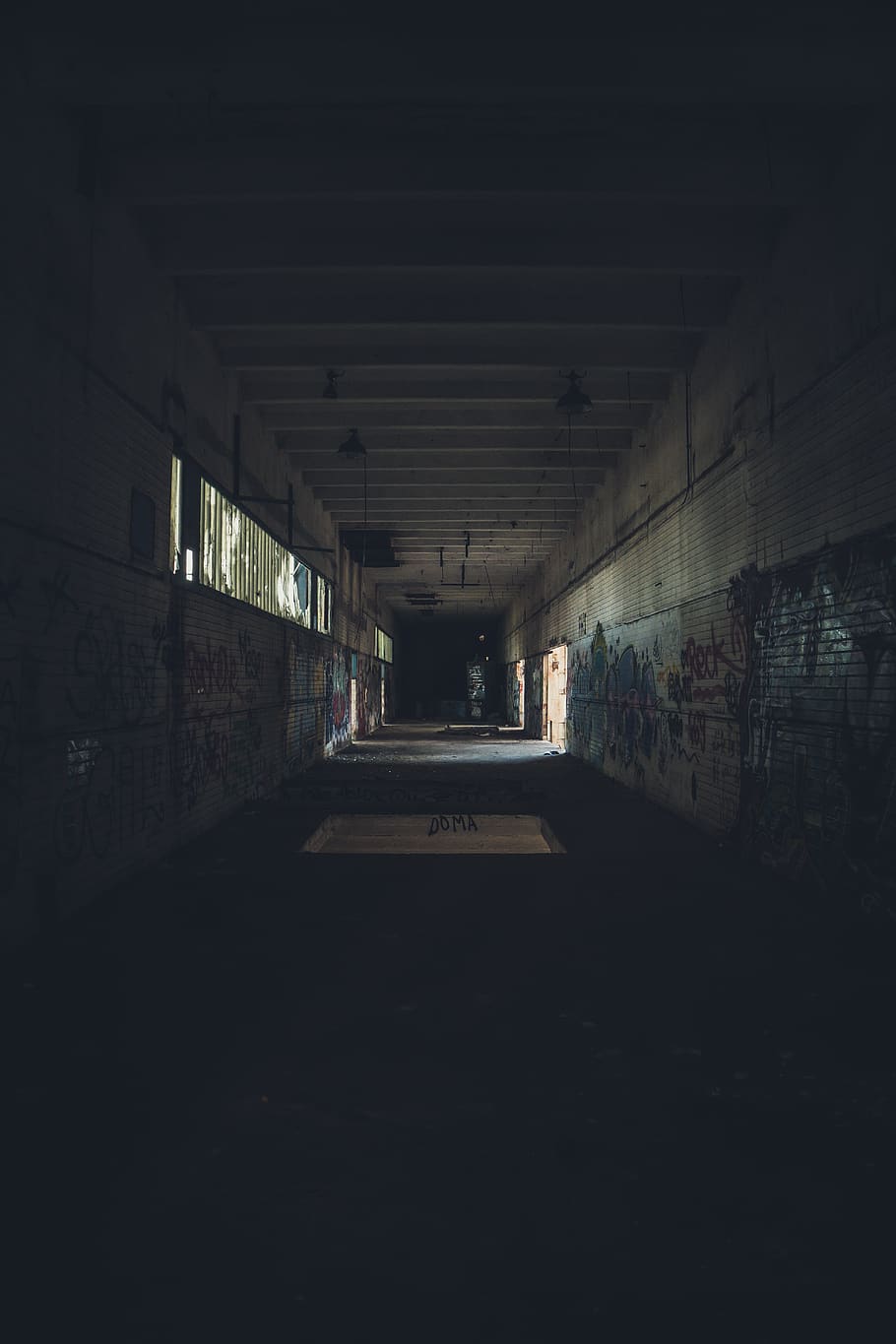 empty hallway, corridor, crypt, dungeon, building, bunker, lighting, HD wallpaper