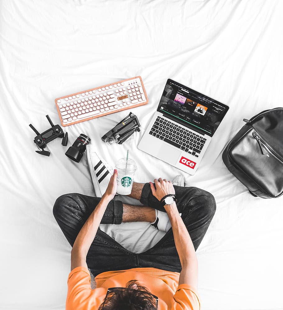 person holding Starbucks cup, laptop, keyboard, bed, tech, technology HD wallpaper