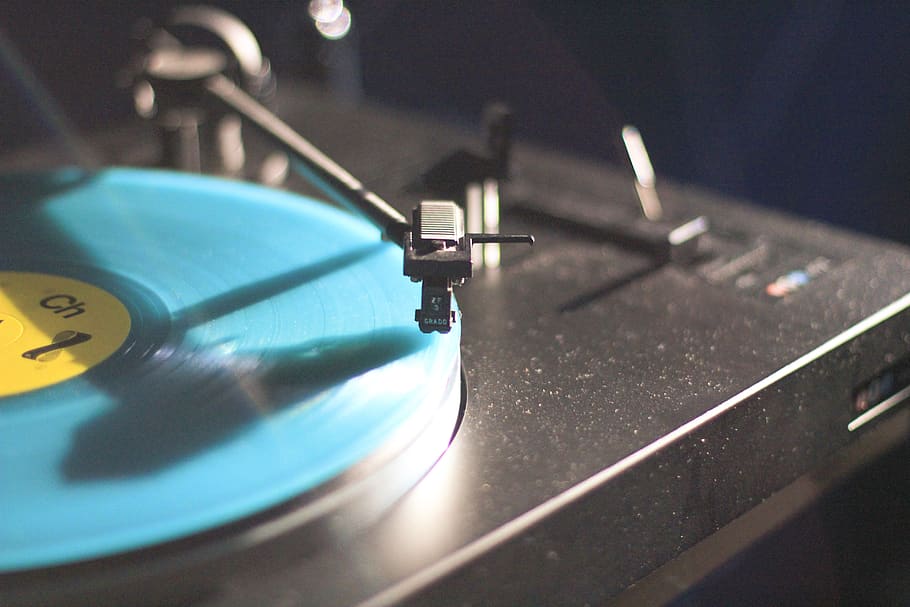 blue vinyl record playing, candle, disk, pin, clock, alarm clock HD wallpaper
