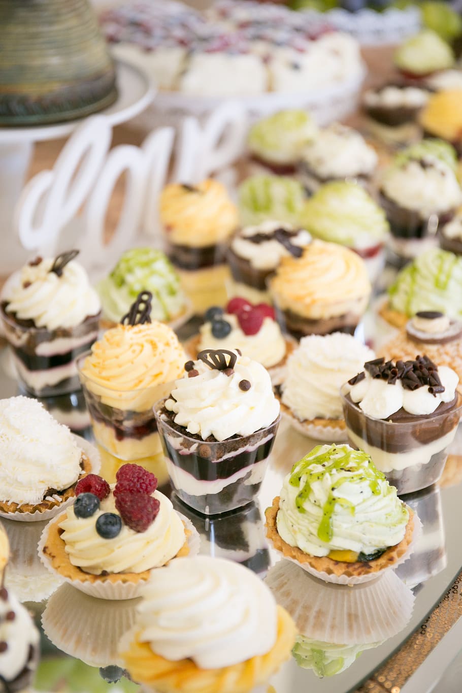 cake, sweet, cupcakes, food and drink, indulgence, sweet food HD wallpaper