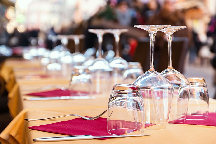 Beautiful glasses in a restaurant in the city street, table, business HD wallpaper