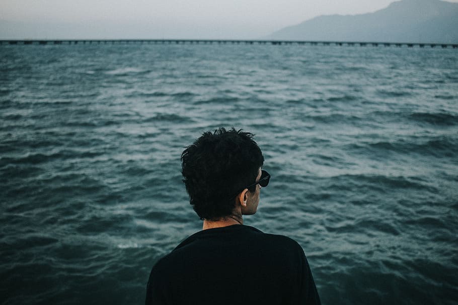Man in Black Shirt Wearing Sunglasses Facing Body of Water, back HD wallpaper