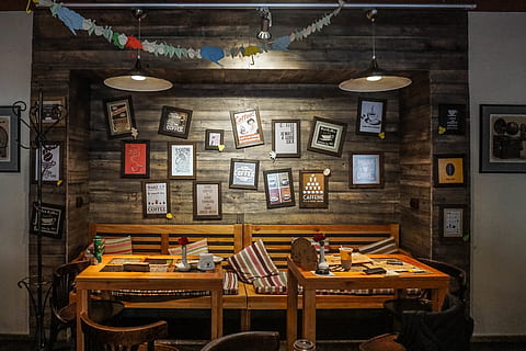 Dinning Tables Near Wall With Photo Frame Decor, architecture HD wallpaper