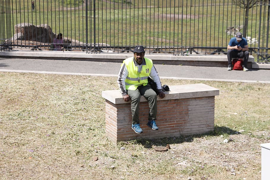 worker, construction, direction, man, employee, sitting, rest HD wallpaper