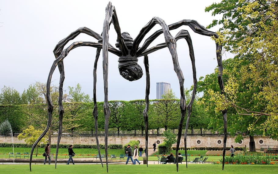 Brown Wooden Spider-formed Statue Photography, artwork, building HD wallpaper