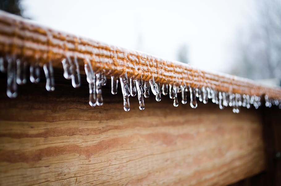 row, hang, snow, water, winter, ice, deck, wood, railing, icicle HD wallpaper