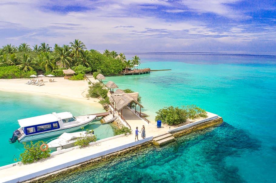 High Angle Photography of Islet Beach Resort, boat, couple, dock HD wallpaper