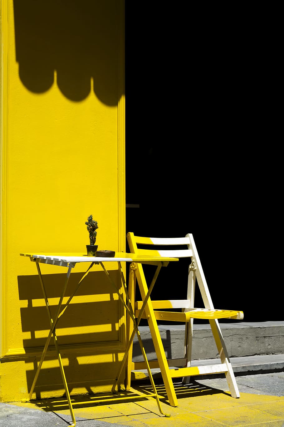 folding table and chair near yellow wall, cafe, shadow, color HD wallpaper