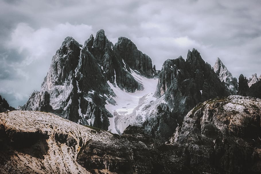 Green and White Snow-coveredgin, clouds, cold, daylight, desktop wallpaper HD wallpaper