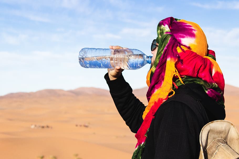 person drinking water, soil, nature, outdoors, human, sand, desert, HD wallpaper