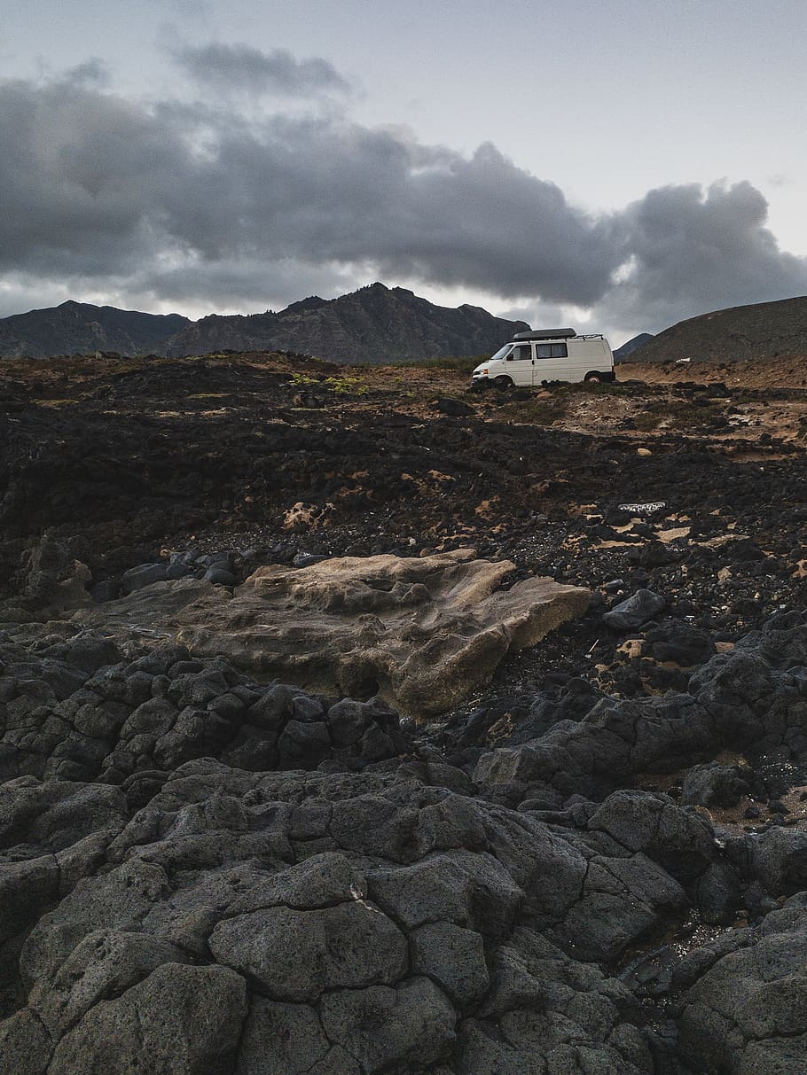 white van passing through road, nature, ground, outdoors, rubble HD wallpaper