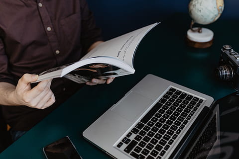 Reading a magazine, workspace, desk, time, break, entrepreneur HD wallpaper
