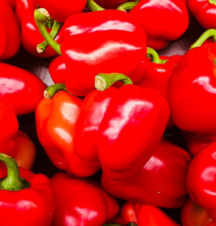Bundles of Red Bell Peppers, capsicums, chili, close-up, color, HD wallpaper