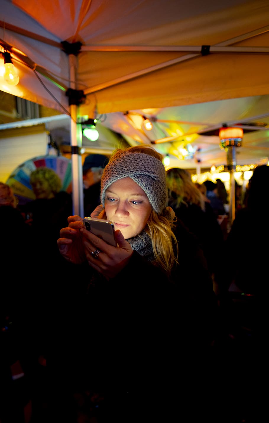 woman using smartphone, one person, holding, leisure activity HD wallpaper