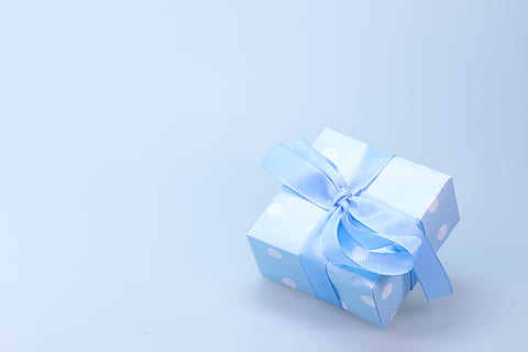 Blue and White Polka Dot Gift Box With Blue Ribbon, birthday gift HD wallpaper