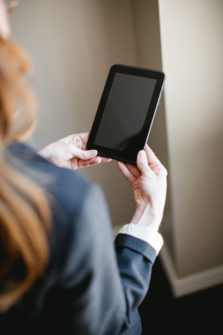 person holding tablet computer, adult, technology, indoors, one person HD wallpaper