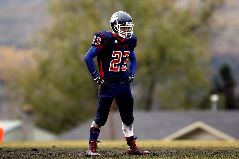 Football Player Wearing No. 23 Jersey Standing on Field, American football, HD wallpaper
