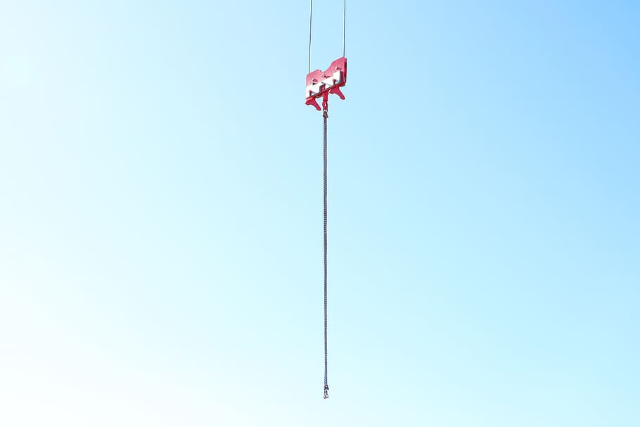 Flying flag. Красные краны на голубом небе.