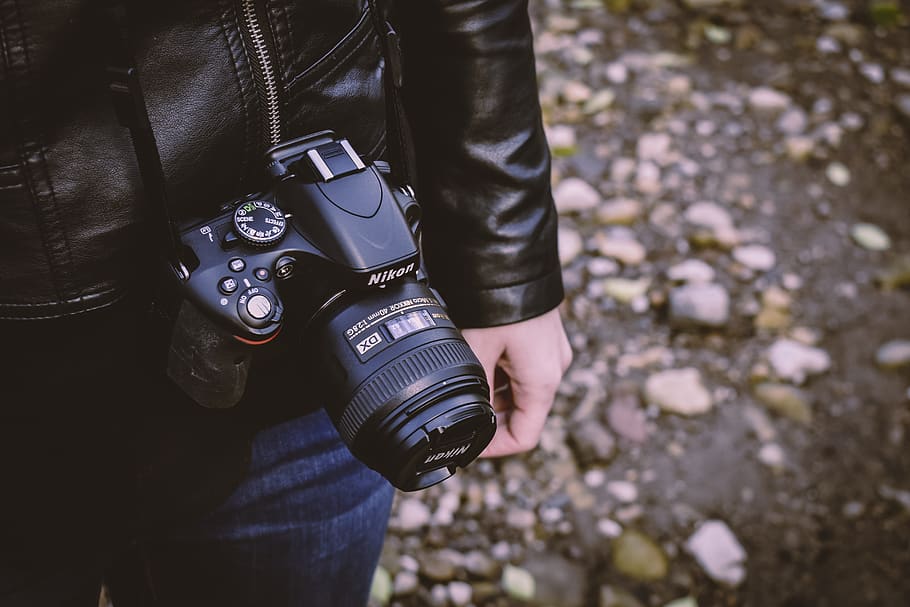 Black Nikon Dslr Camera, dark, dlsr, fashion, leather, lens, man HD wallpaper