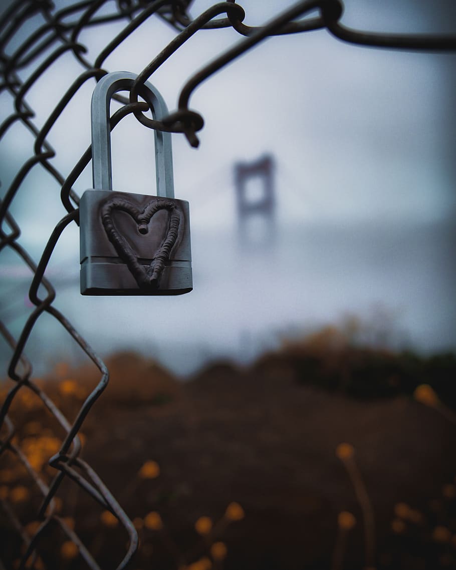 A lock on a fence with a heart etched in., san francisco, golden gate bridge, HD wallpaper
