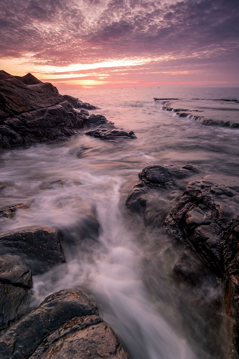 Running Water With Rock Formation during Golden Hour, beach, coast HD wallpaper