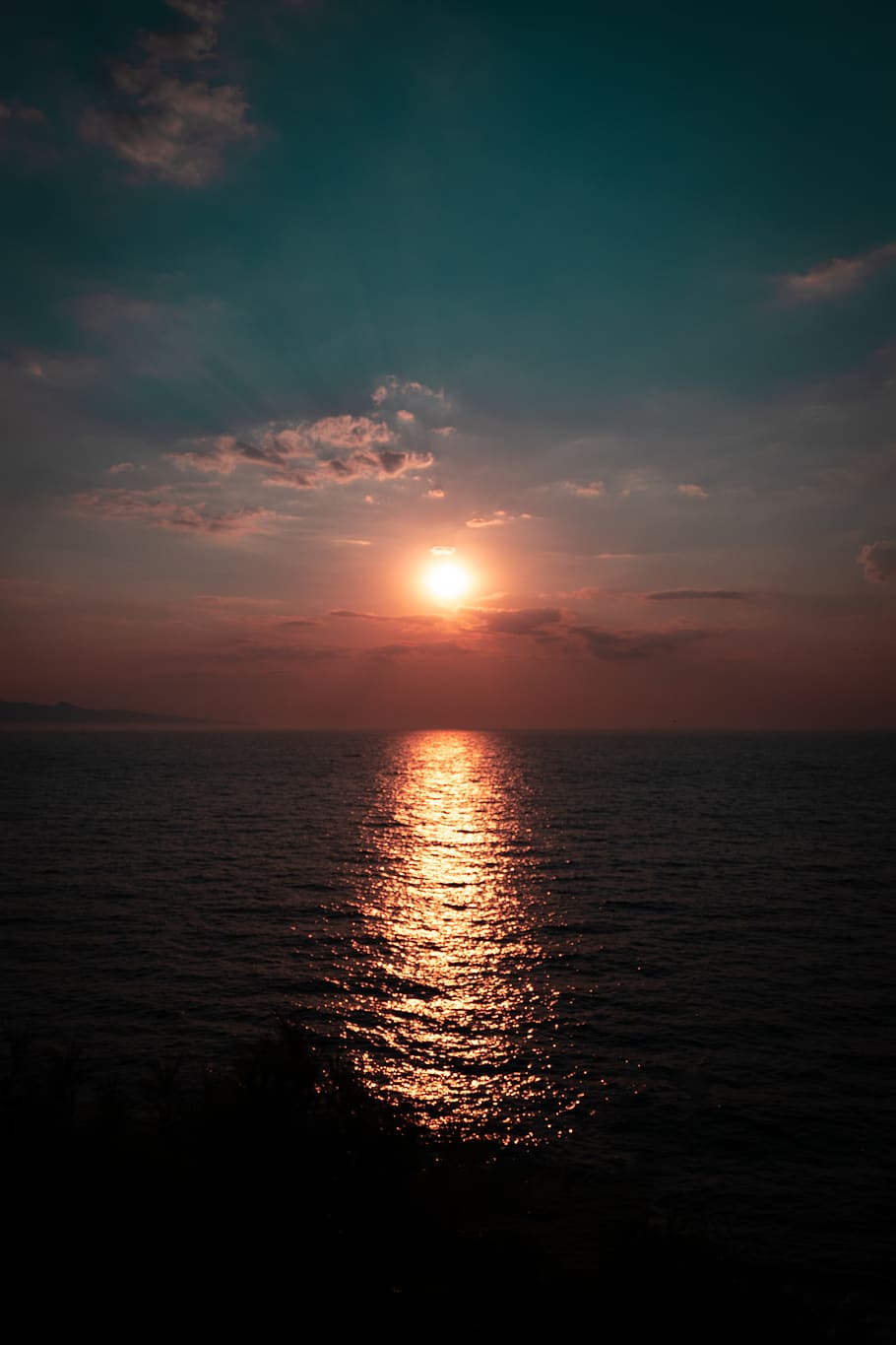 sun shining over ocean, sky, sunset, water, beauty in nature HD wallpaper