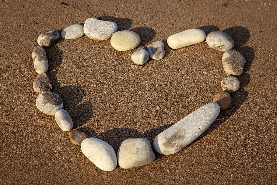 heart, love, beach, romantic, moment, hold tight, together HD wallpaper