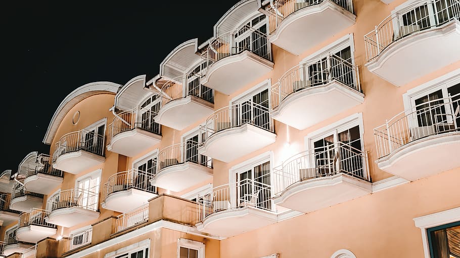 White Concrete Building, architectural design, architecture, balconies HD wallpaper