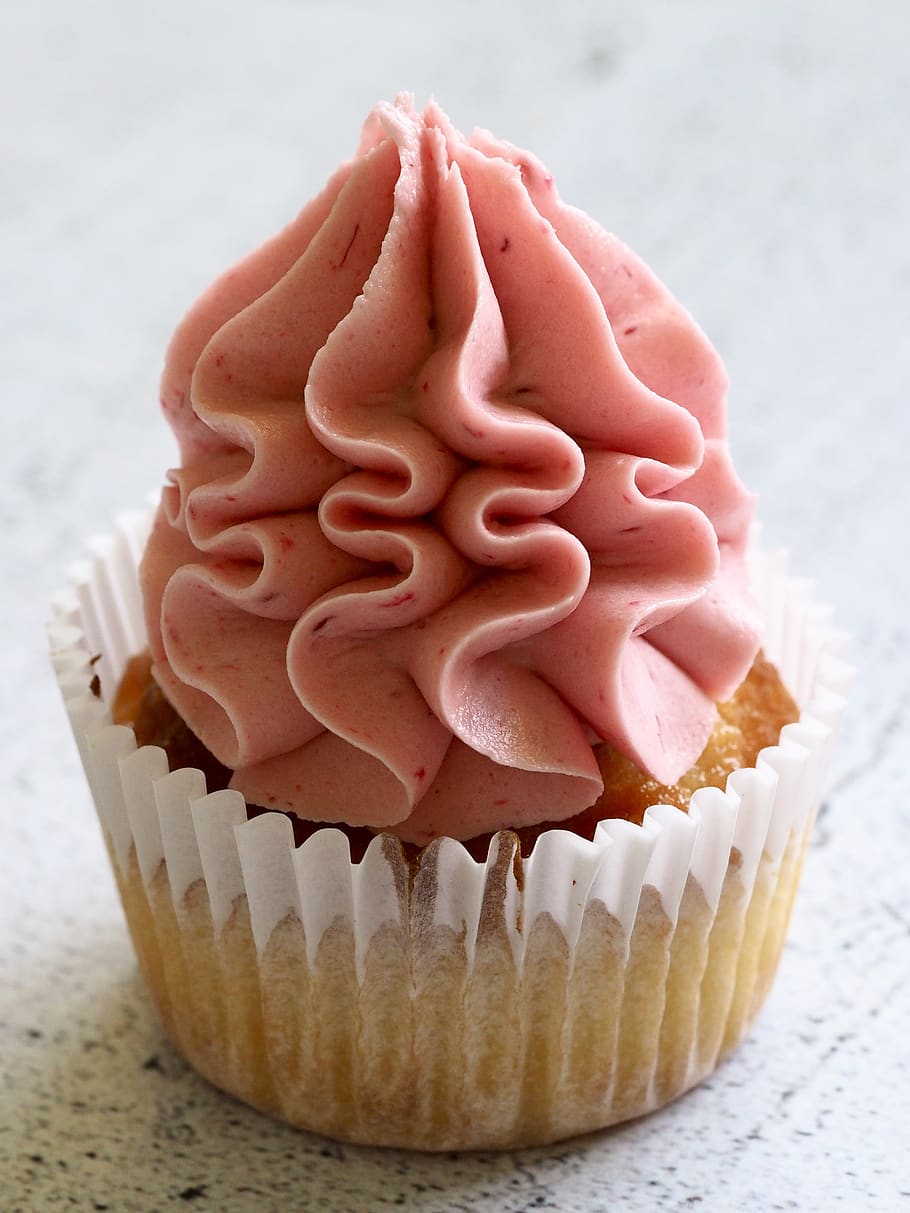 Cupcake With Pink Icing, confection, cream, delicious, goody HD wallpaper